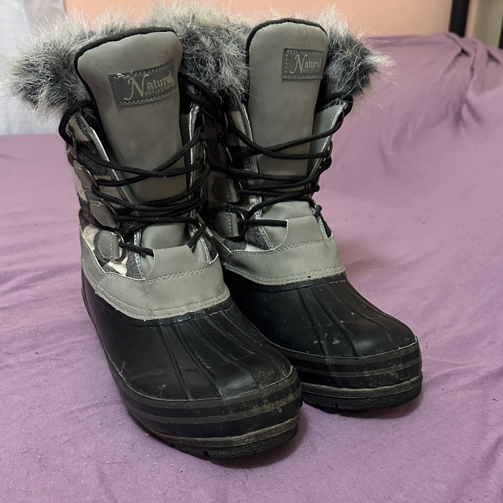 Natural Reflections Black and Gray Winter Boots